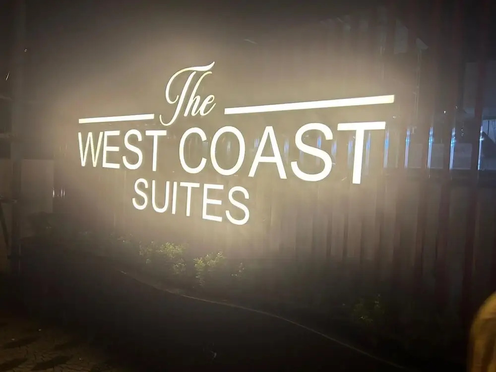 Тхане: Hotel The West Coast