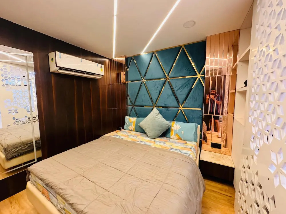 Удджайн: Home Escape Elite 1BHK Penthouse
