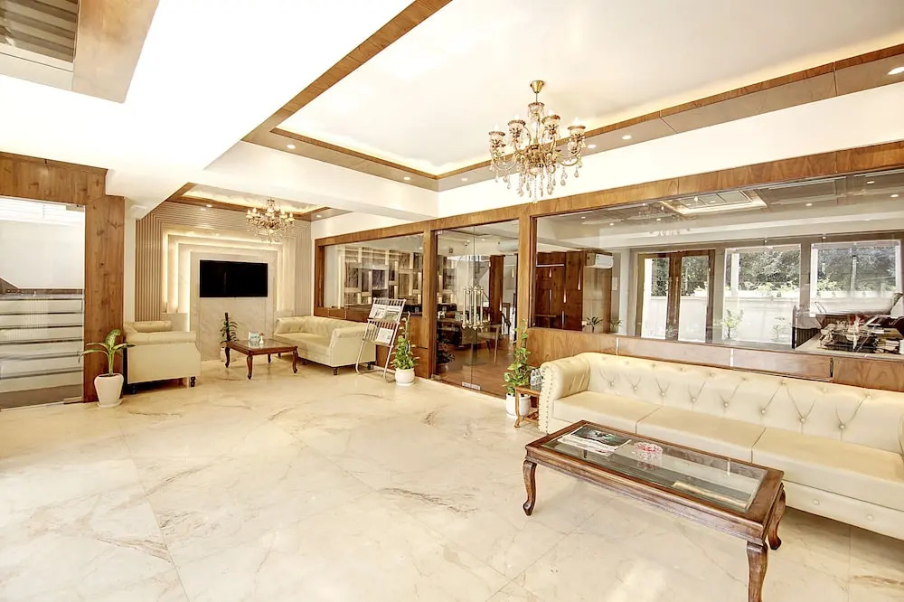 Нойда: Marks Hotel & Banquet