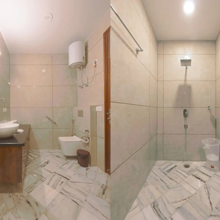 Гуруграм: Tranquil 2BR Oasis With Balcony Bathtub