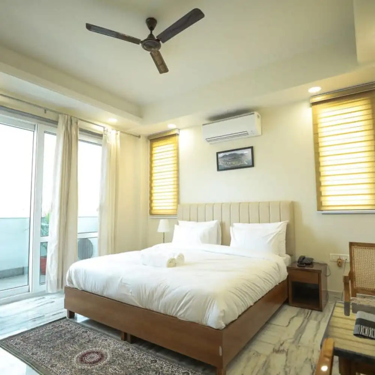 Tranquil 2BR Oasis With Balcony Bathtub — фото 3