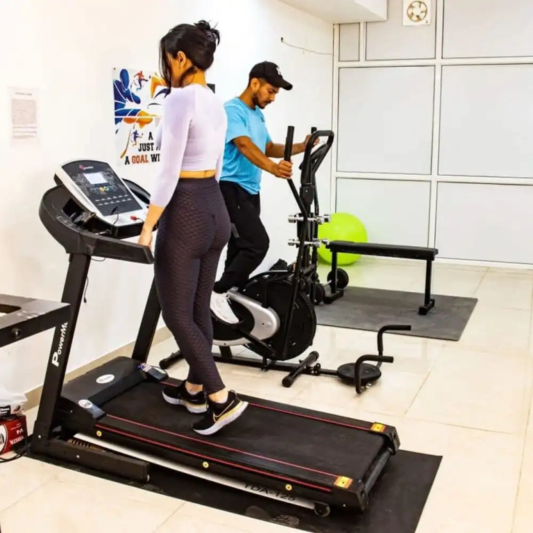 Гуруграм: Relaxing 1 Bhk Service Apartment With Balcony Gym