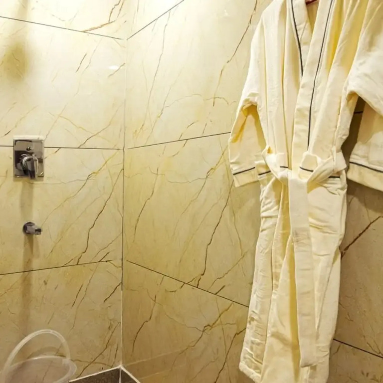 Гуруграм: Relaxing 1 Bhk Service Apartment With Balcony Gym