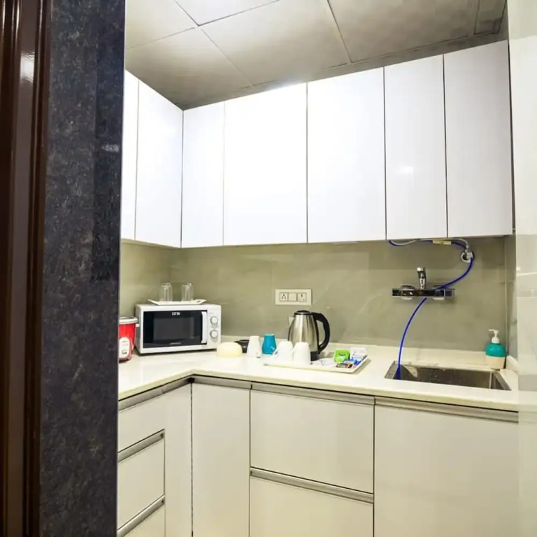 Гуруграм: Relaxing 1 Bhk Service Apartment With Balcony Gym