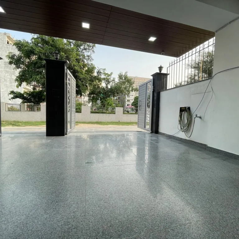 Гуруграм: Relaxing 1 Bhk Service Apartment With Balcony Gym