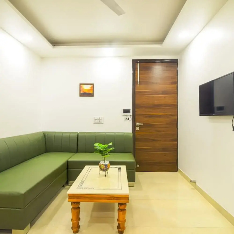 Гуруграм: Relaxing 1 Bhk Service Apartment With Balcony Gym