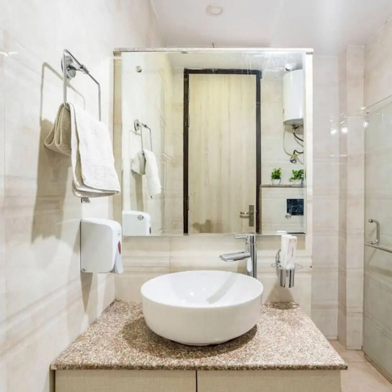 Гуруграм: Medical Friendly 2 BR Near Fortis Parfait Street