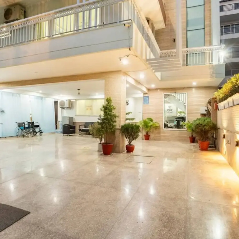 Гуруграм: Medical Friendly 2 BR Near Fortis Parfait Street