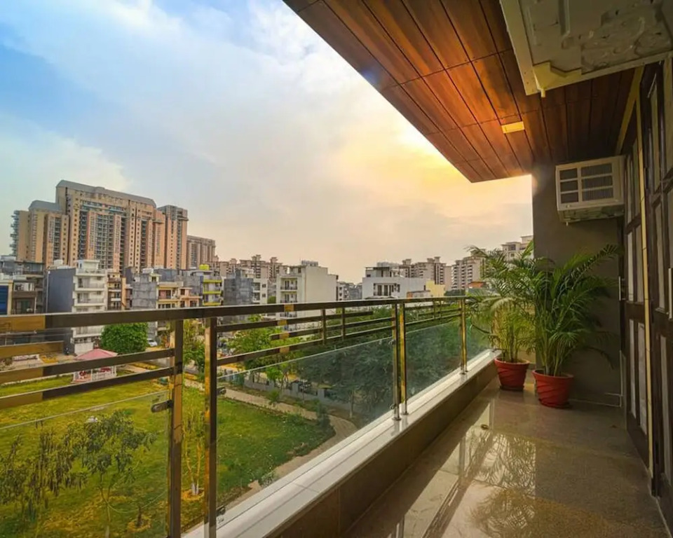 Гуруграм: Comfortable 1 Bhk Serviced Apartment w Hill View