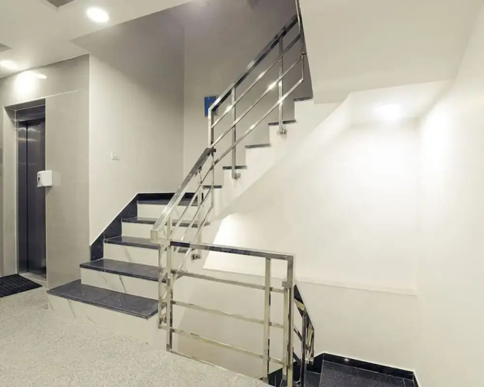 Гуруграм: Comfortable 1 Bhk Serviced Apartment w Hill View