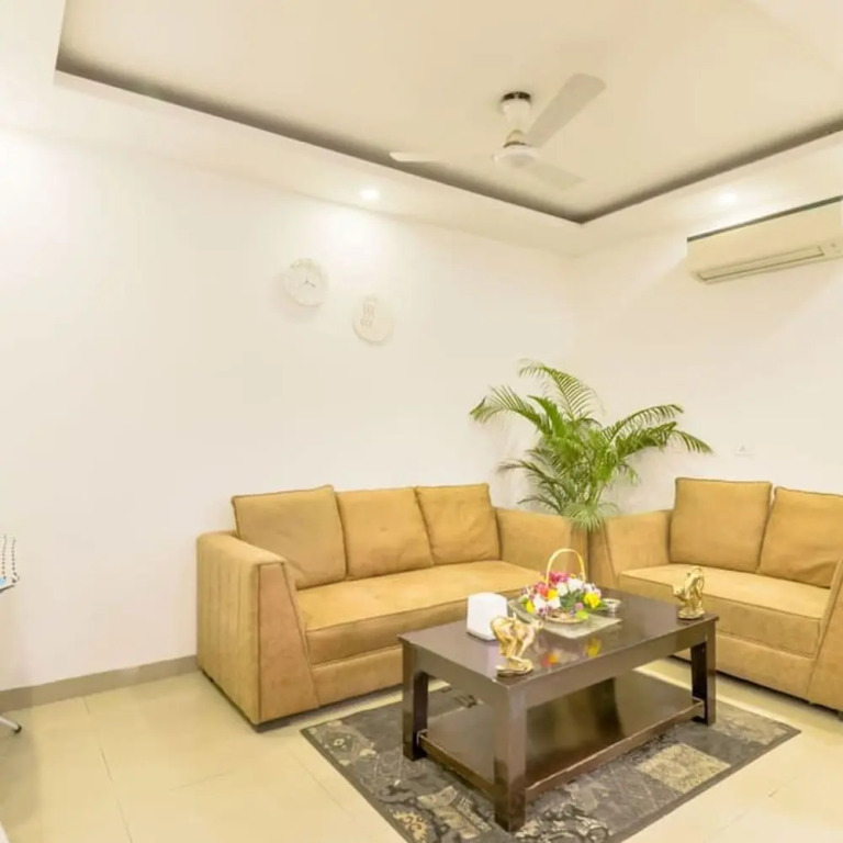 Modern City Retreat 2bhk Paras Fortis Balcony — фото 2