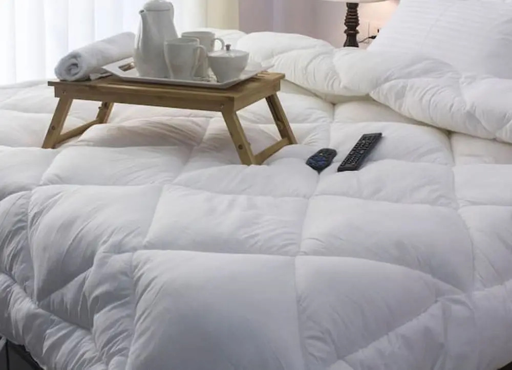 Гуруграм: Modern City Retreat 2bhk Paras Fortis Balcony