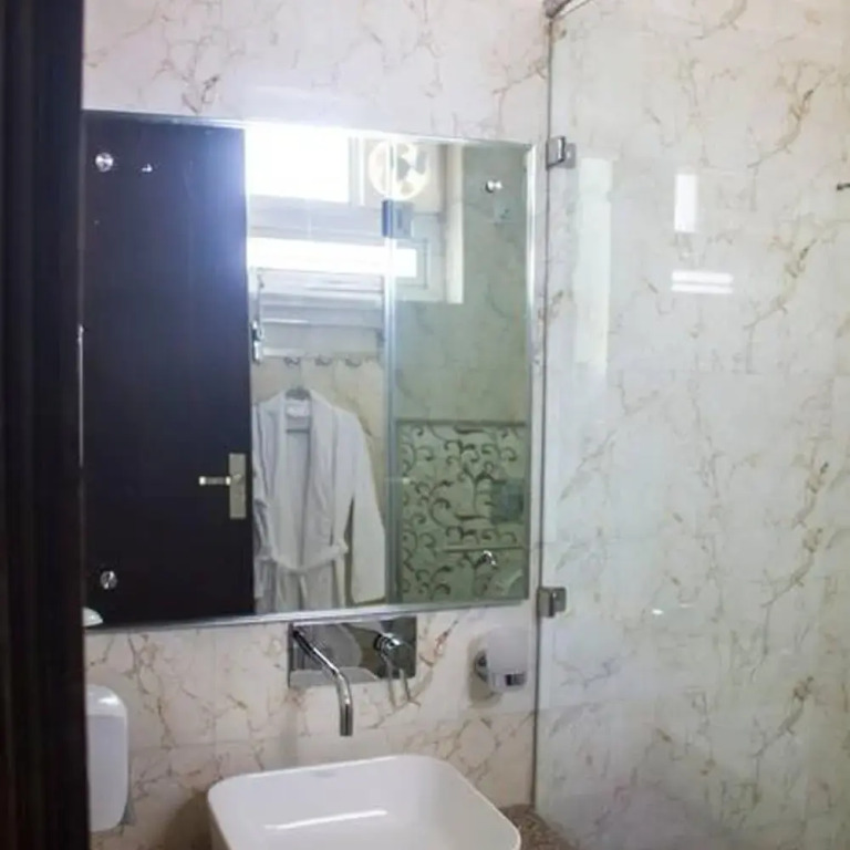Гуруграм: Parfait Street 3bhk Service Apartment Near Fortis