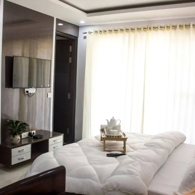 Гуруграм: Parfait Street 3bhk Service Apartment Near Fortis