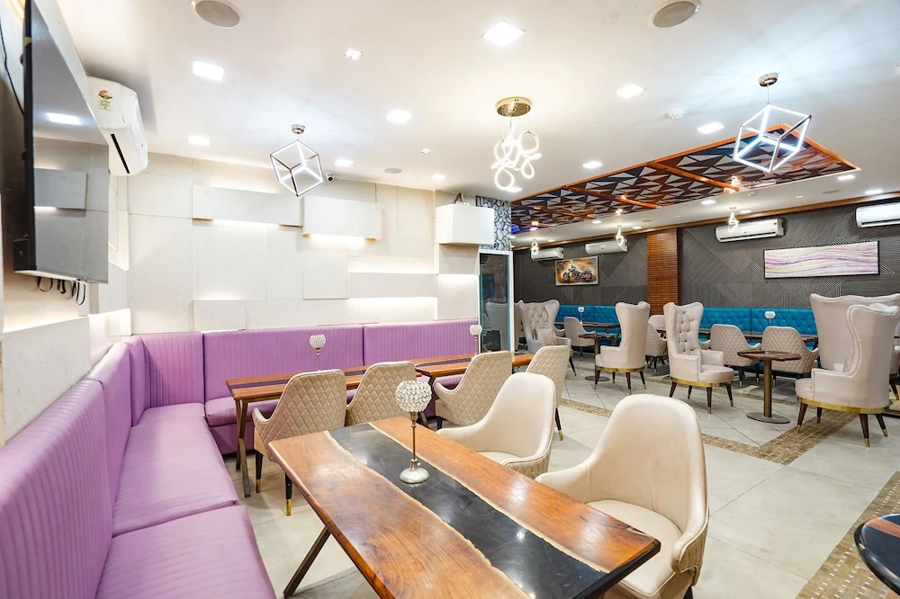 Газиабад: Fabhotel Prime Emporio Villa By Sbg