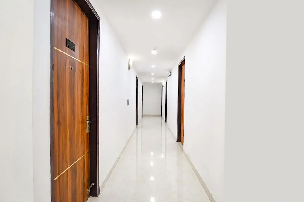 Газиабад: Fabhotel Prime Emporio Villa By Sbg