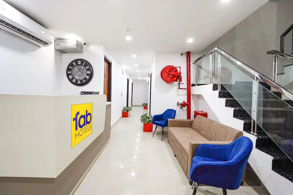 Газиабад: Fabhotel Prime Emporio Villa By Sbg