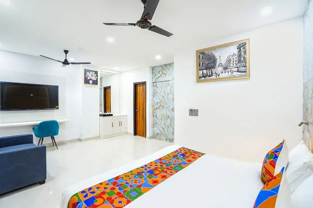 Газиабад: Fabhotel Prime Emporio Villa By Sbg