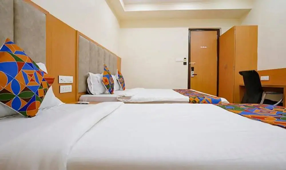 Мумбаи: Fabhotel 7 Square