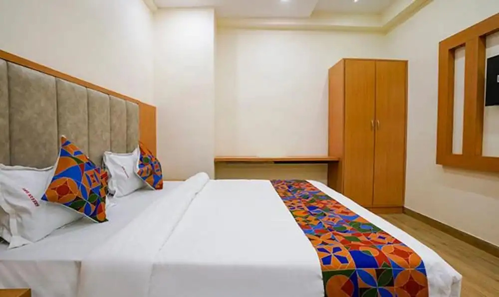 Мумбаи: Fabhotel 7 Square