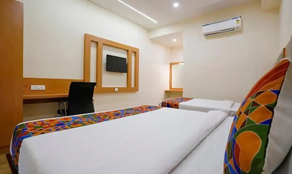Мумбаи: Fabhotel 7 Square