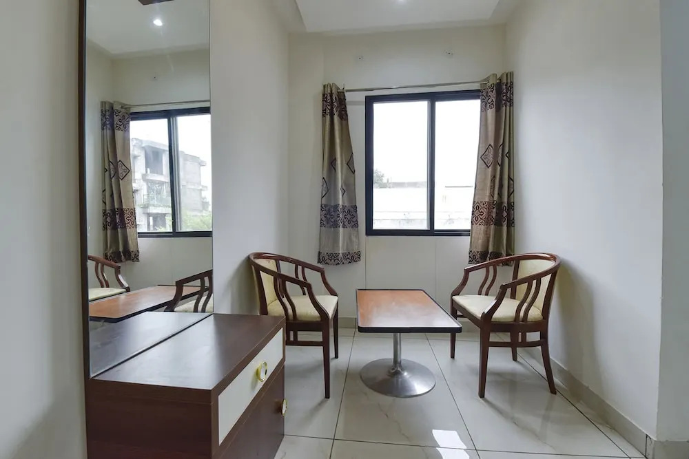 Индаур: Fabhotel Grand Vista
