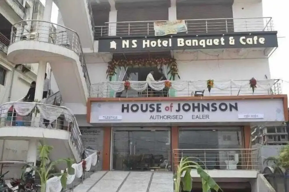 Данапур: N.s Hotel Banquet & Cafe  By GRB