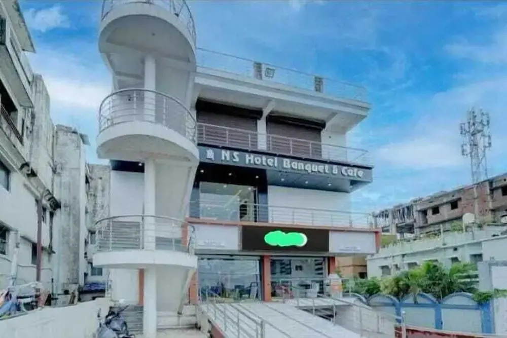 Данапур: N.s Hotel Banquet & Cafe  By GRB