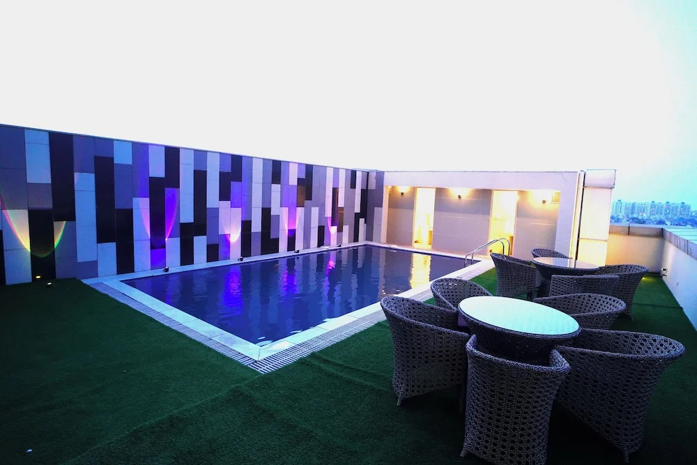 Гуруграм: Hotel Sakura Gold