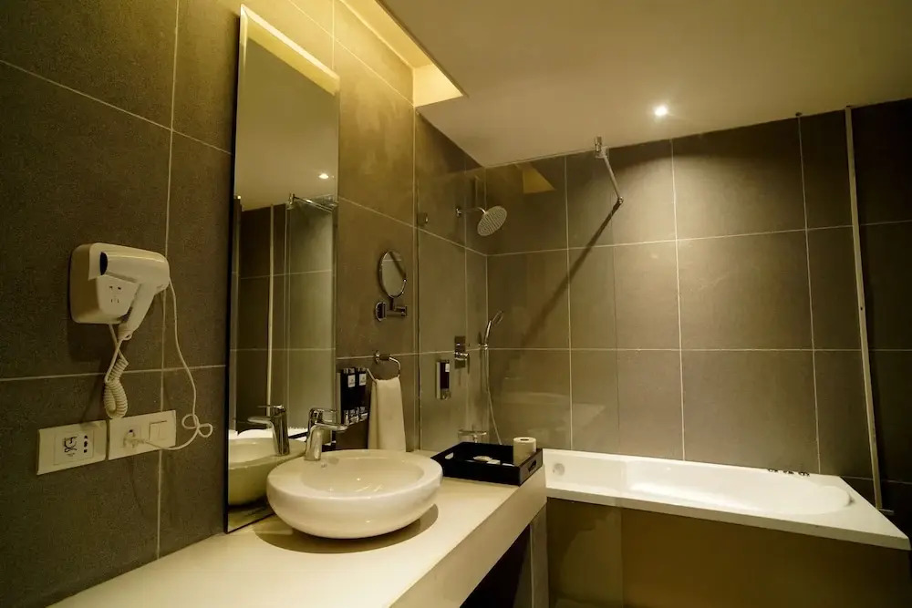 Гуруграм: Hotel Sakura Gold
