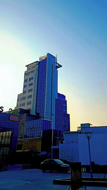 Гуруграм: Hotel Sakura Gold