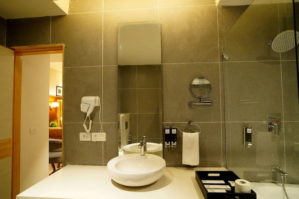 Гуруграм: Hotel Sakura Gold