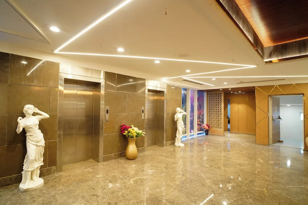Гуруграм: Hotel Sakura Gold