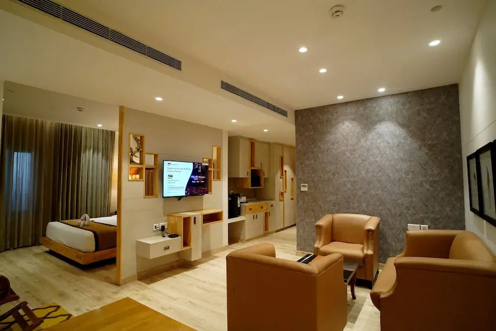 Гуруграм: Hotel Sakura Gold
