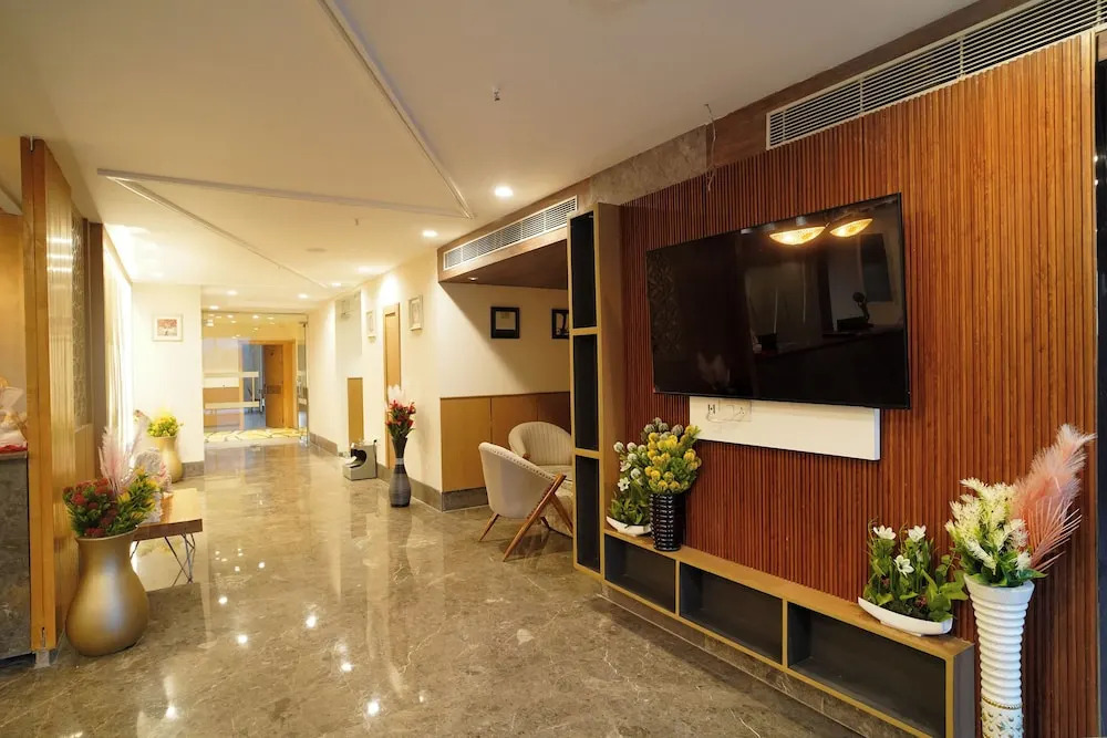 Гуруграм: Hotel Sakura Gold