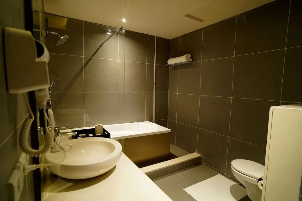 Гуруграм: Hotel Sakura Gold
