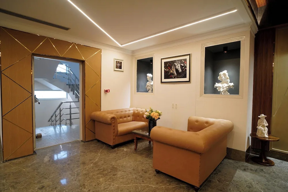 Гуруграм: Hotel Sakura Gold