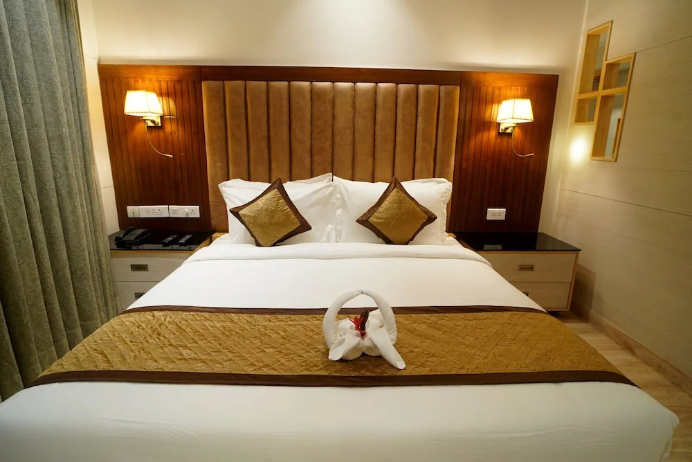 Гуруграм: Hotel Sakura Gold