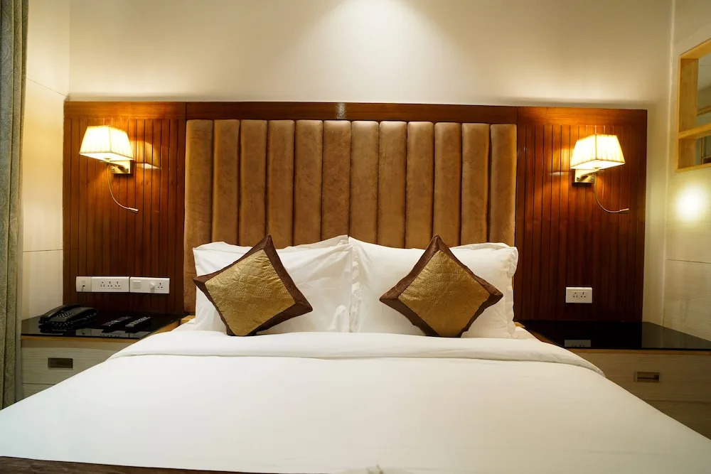 Гуруграм: Hotel Sakura Gold
