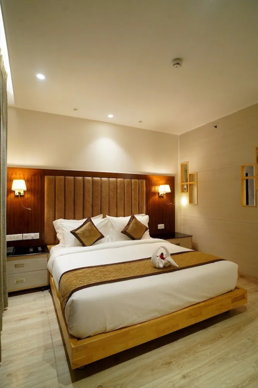 Гуруграм: Hotel Sakura Gold