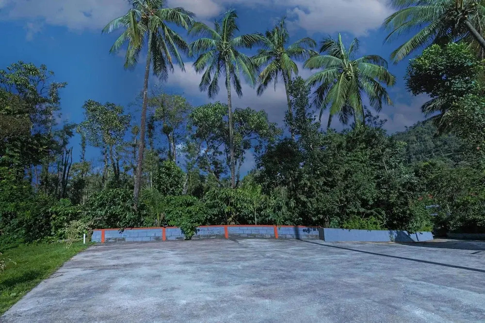 Кушалнагар: Treebo River View