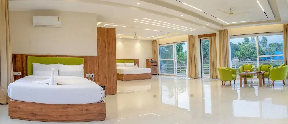 Наинитал: Corbett Four Seasons