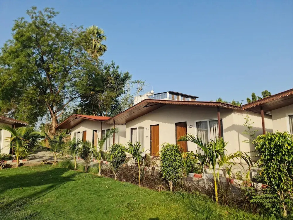 Гарудешвар: River view Tent Resort