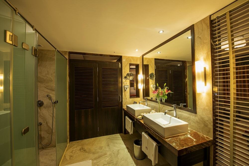 Нашик: Hotel Express Inn