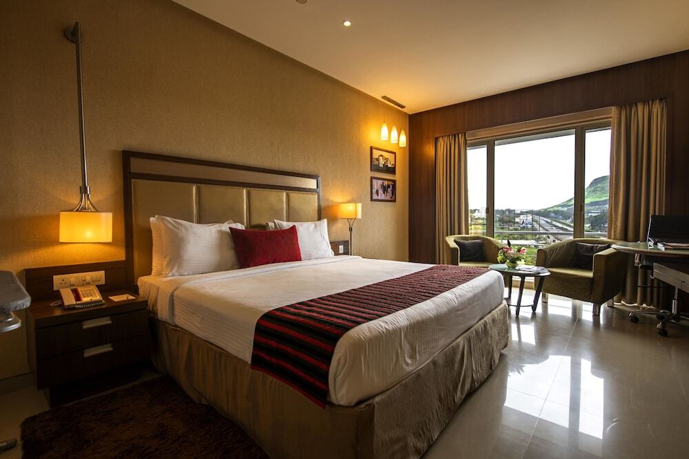 Нашик: Hotel Express Inn