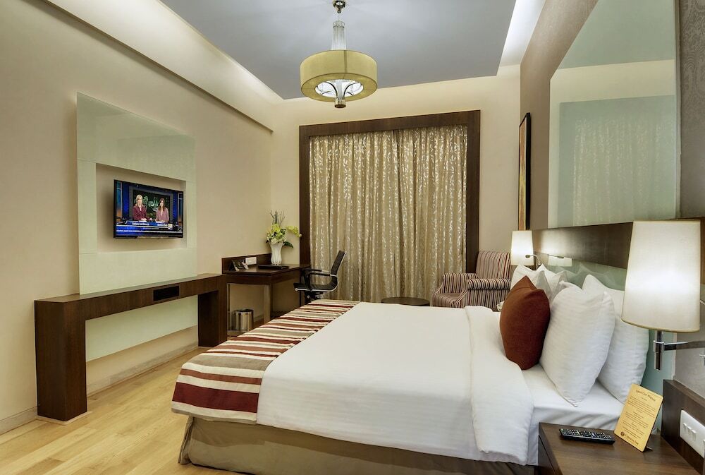 Нашик: Hotel Express Inn