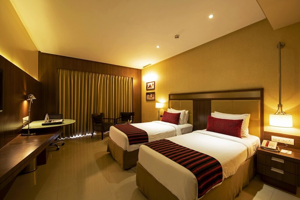 Нашик: Hotel Express Inn