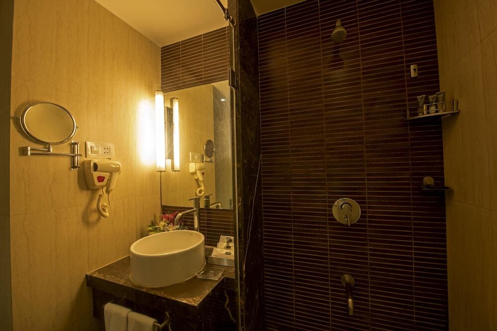 Нашик: Hotel Express Inn