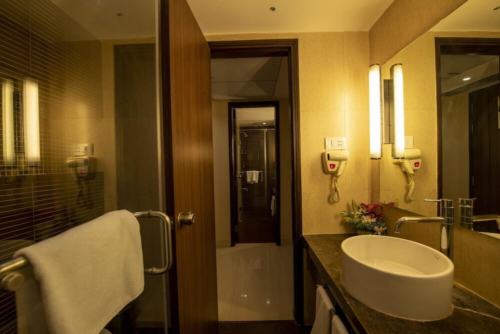 Нашик: Hotel Express Inn
