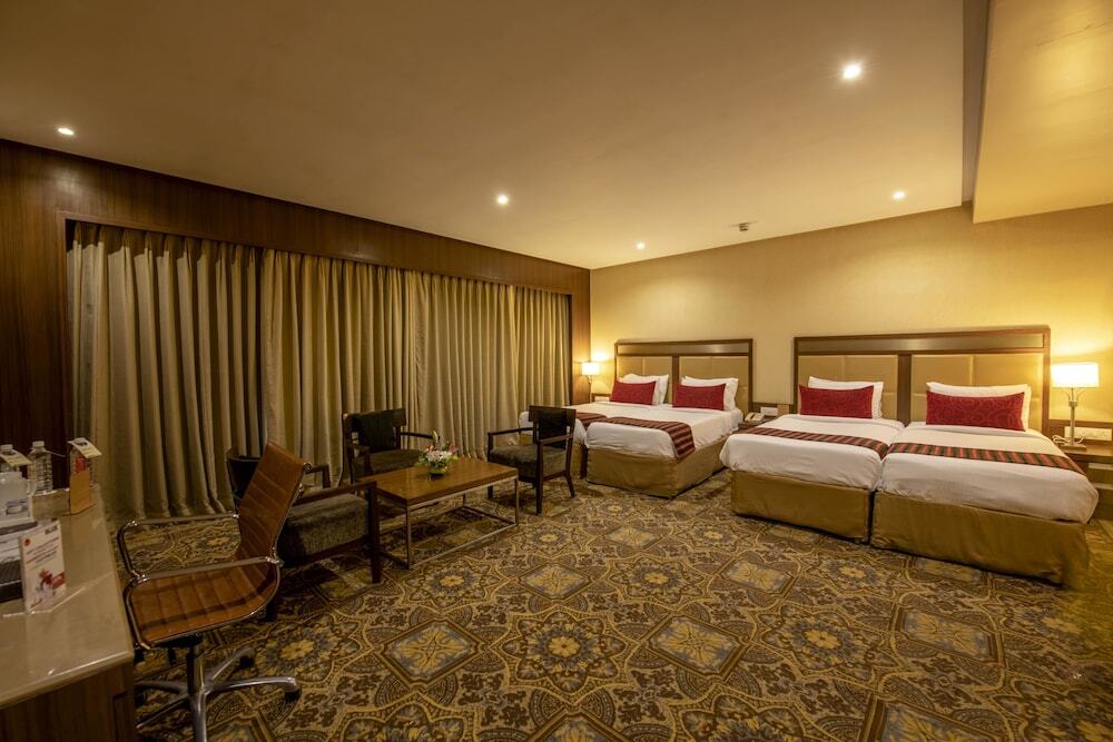 Нашик: Hotel Express Inn